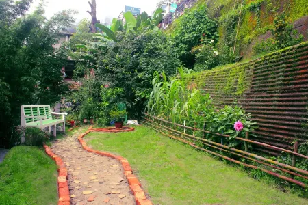 Connect with Nature. Отели рядом с достопримечательностью «Darjeeling Himalayan Railway Toy Train»