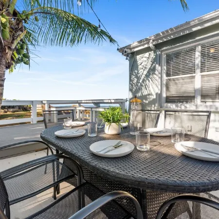Justin's Island Escape-3 Bdrm- Lush Northside