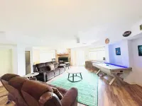 Breathtaking mountain views-4king en suites, bunk rm, sauna, air hockey,MANCAVE!