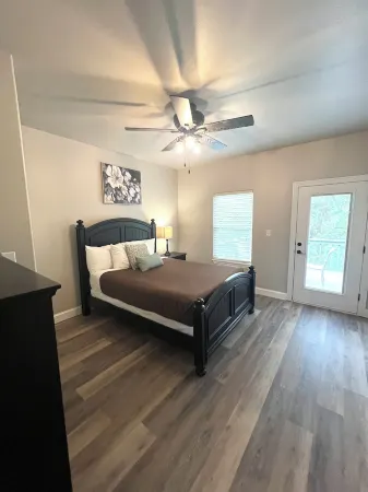 Lakefront Resort Townhome with Swimming Pool and Boat Slips on Site Отели в г. Гров