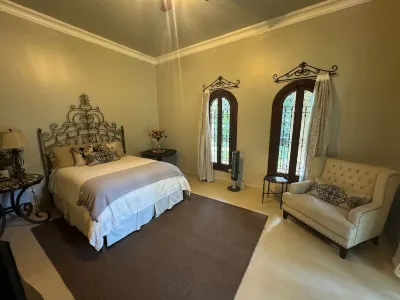 Boquete Luxury: Chic & Serene Home, Walk to Town & Amenities Hotels in 