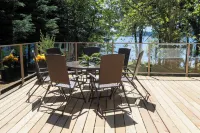 OCEAN FRONT/BEACH access, RENOVATED House Private Lot, PET Friendly, Short Term Hotels in Gabriola