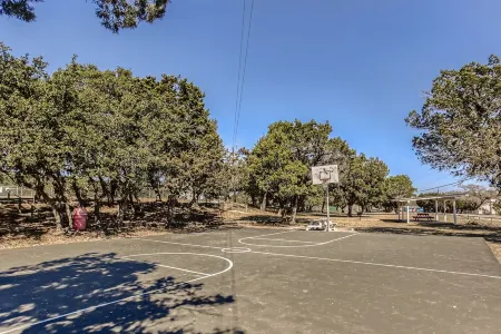 Canyon Lake Retreat, Pets Welcome. WIFI, 3 blocks from boat ramp 6