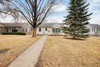 The Sheridan House! Your Minneapolis Home!