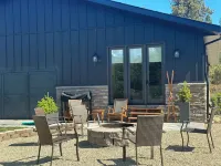 Modern,  but cozy apartment with spectacular views of the Bitterroot mountains