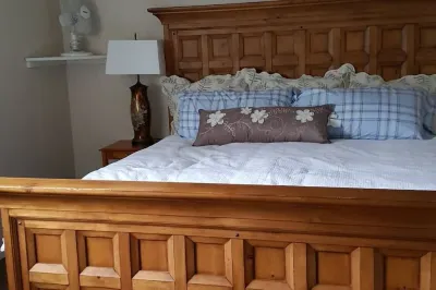 The Bay House: Tourism/Crabbing & Fishing Paradise Hotels near 4175 N Hwy 101