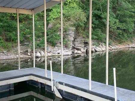 Close to Disney Dam the off-road adventurer and great cove for paddle-boarding