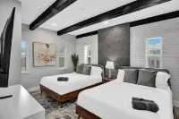 LUX 6BR 4Bath Htd Pool & Jacuzzi Mini Golf G-Room