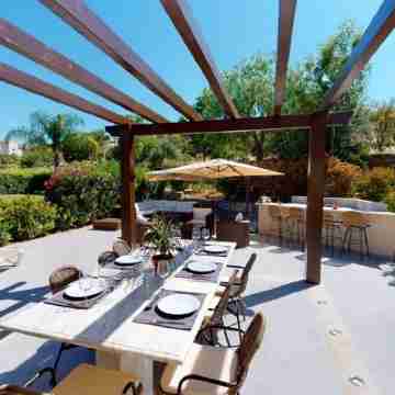 Town House, 5 bedroom, WIFI, UK TV. Dining/Meeting Rooms