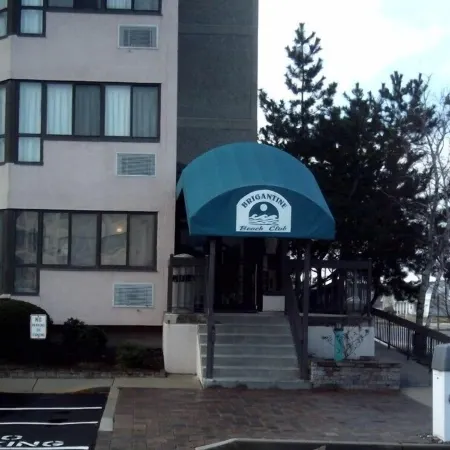 Newly Renovated, Beautiful Oceanfront Condo, 5 mins to Atlantic City