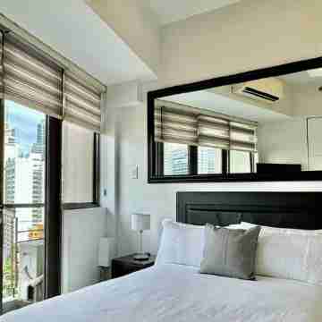 KL Tower Spacious Parkview 1BR w/ Balcony near Greenbelt Mall Makati Rooms