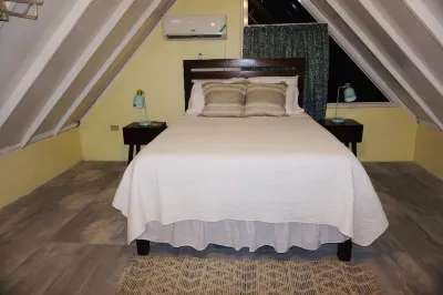 Apartment with sea view w / attic, central location, Negril
