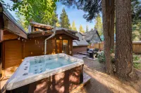 Inviting Atmosphere and Luxurious Hot Tub - Charming Tahoe Retreat