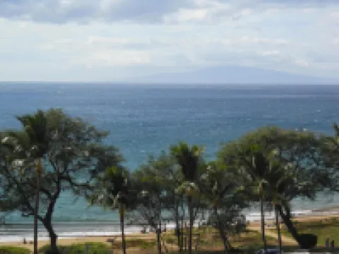 Modern, remodeled, ocean views, comfortable and convenient 580 sf