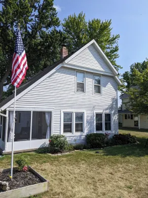 Waterfront home on the Sandusky Bay.  Nice fishing spot close to Cedar Point. Hotels in Margaretta Township