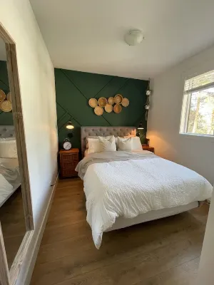 1BR Legal Suite near Brannen Lake, North Nanaimo Hotel dekat Newcastle Island