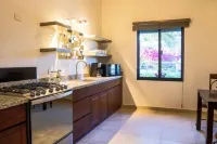 Villas Escondido Villa# 4 One Bed. Suite Only 3km.-2ml. to beach and shopping