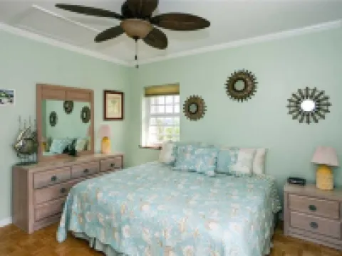 Mahogany Point 5: 3 BR / 3 BA villa in North Side, Sleeps 6 Hotels in North Side
