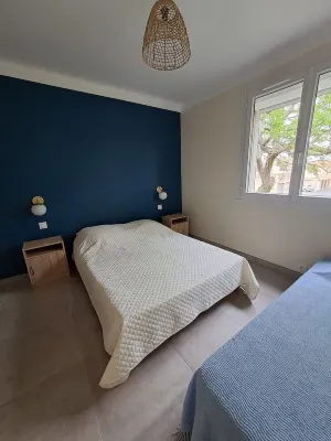 Apartment with balcony upstairs of a villa 300 m from the sea Hotels near Palais de la Maquette -