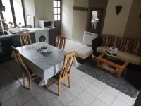 The cottage of the red house Hotels in Anctoville