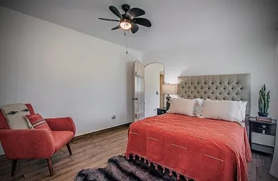 Walk to the Beach - BEAUTIFUL Spacious 2 BD Condo