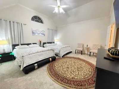 Charming 3-bedroom house near AT&T Stadium, Six Flag, DFW Airport Hotels near ACG Medical Supply - Bedford Showroom