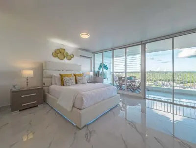 Azure Marina Suite W/ Ocean View