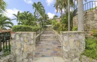 Executive 1 Br. Poolside Apt: "Kilele suite"