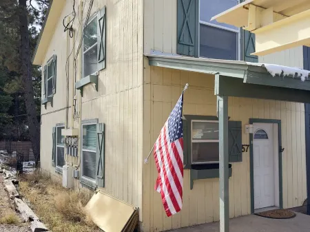 Condo  with a hot tub in the Village of Cloudcroft!