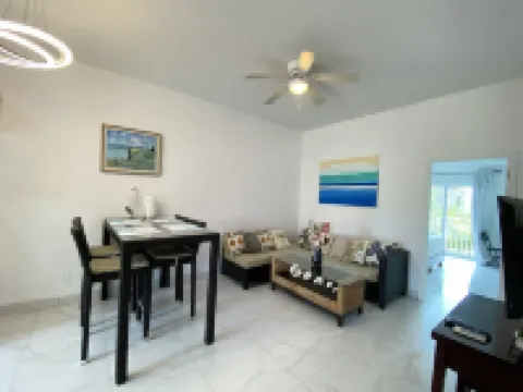 Lovely 2-bedrooms in Venetian Road