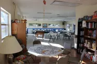 Minutes from Siesta Key Beach, Nathan Benderson Park  Pool, WiFi, & Resort Amen