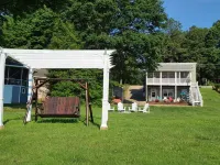 Serene, Spacious Lakefront Home in a Quiet Cove Hotels in Mecklenburg County