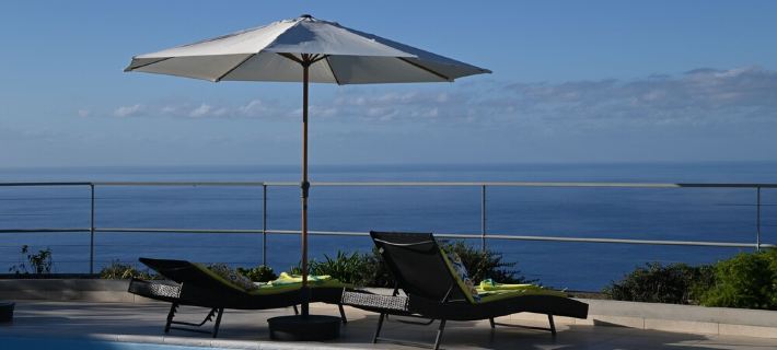 Casa Oliva-Vista Mar2: Designer apartment garden level, top location, heated pool Hotel di Calheta