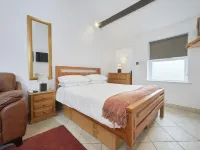 Studio apartment In Central Keswick, With Patio Area