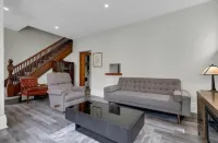 Cheerful Entire Townhome 3 Bedrooms 2 Parking