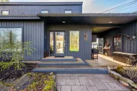 Waterfront oasis in heart of Berkshires Hotels in Sandisfield