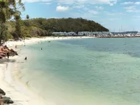 Pantowora Beach Gem. Close to the beach and shops. Hotels in Corlette