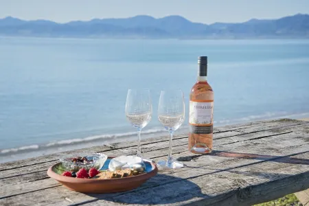 Absolute Beachfront Oasis with Sea Views & Hot Tub Отели в г. Раби Бэй