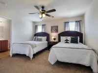 20% OFF Updated 3BR 2.5BTH Townhome - Pet-friendly - Fast WiFi-Driveaway Parking Hotels in Selma