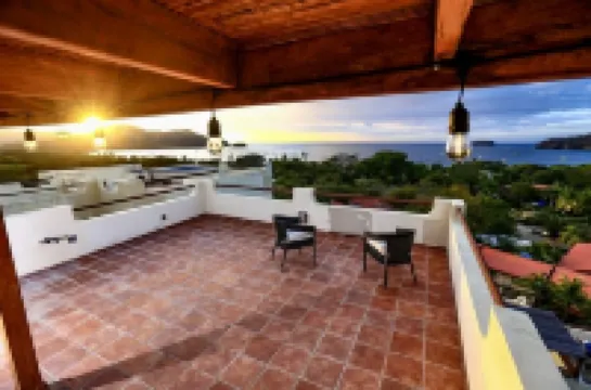 Stunning ocean view villa.<br>Walk to the beach .