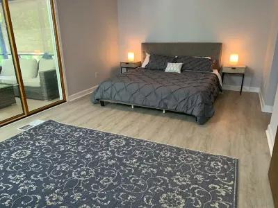 Lakehouse on Hartwell. Peace & quiet. Fish, grill, kayaks & more. Toccoa Falls附近的飯店