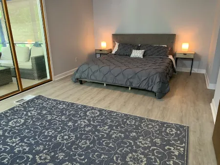 Lakehouse on Hartwell. Peace & quiet. Fish, grill, kayaks & more. Отели рядом с достопримечательностью «Toccoa Falls»