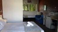 Boat Ramp Motel Hotel di Barwon Heads