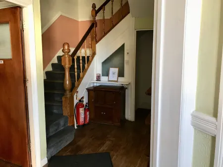 Sunny Lodge Guest House Отели рядом со станцией Folkestone Central Railway Station