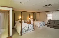 Sugarcreek Village Inn Hotels in Wayne Township