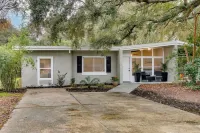 Bright Jekyll Island Home w/ Deck < 1 Mi to Beach - 3-Star
