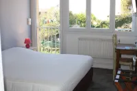 Hotel du Midi Hôtels à : Cornillon-Confoux