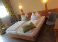 Landgasthof Wild Hotels in Altfraunhofen