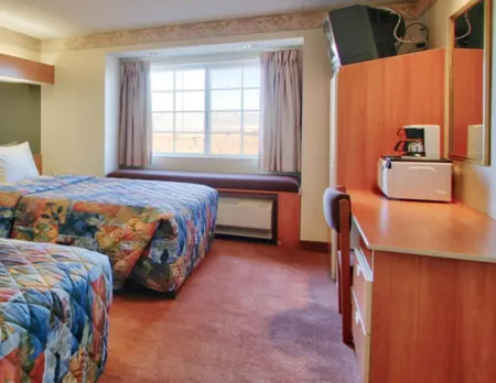 Western Skies Inn & Suites Отели в г. Валенсия