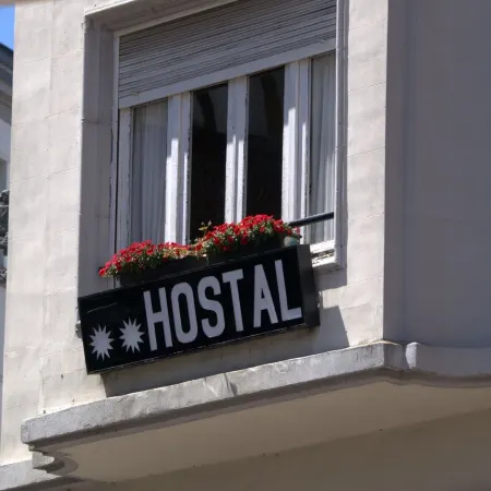 Hostal Orejas Отели рядом с достопримечательностью «Аэропорт Леон - LEN»